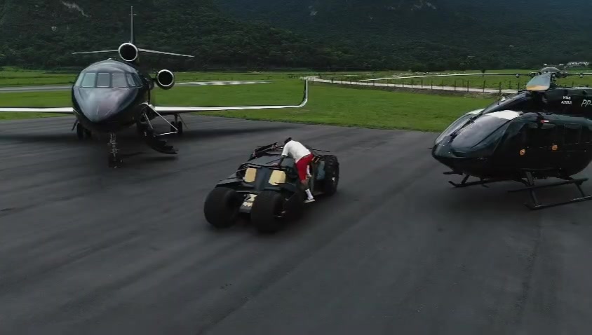 app下载-好几个小目标🤑内马尔晒私人玩具：价值数千万美元飞机、战车